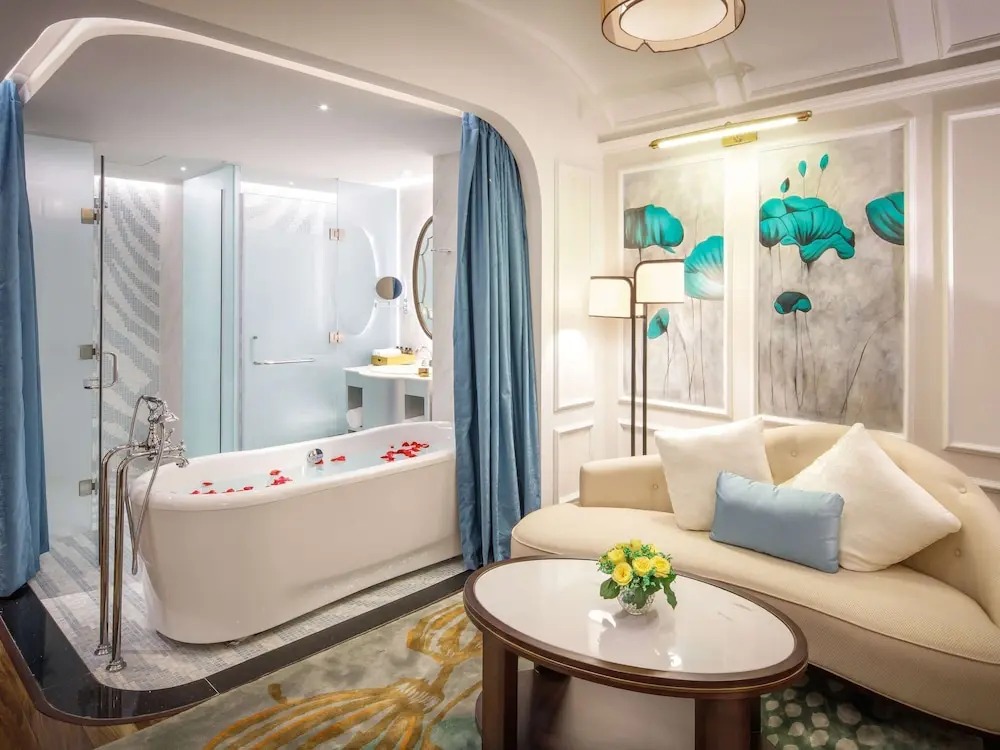 هتل ویندهام هوی آن رویال